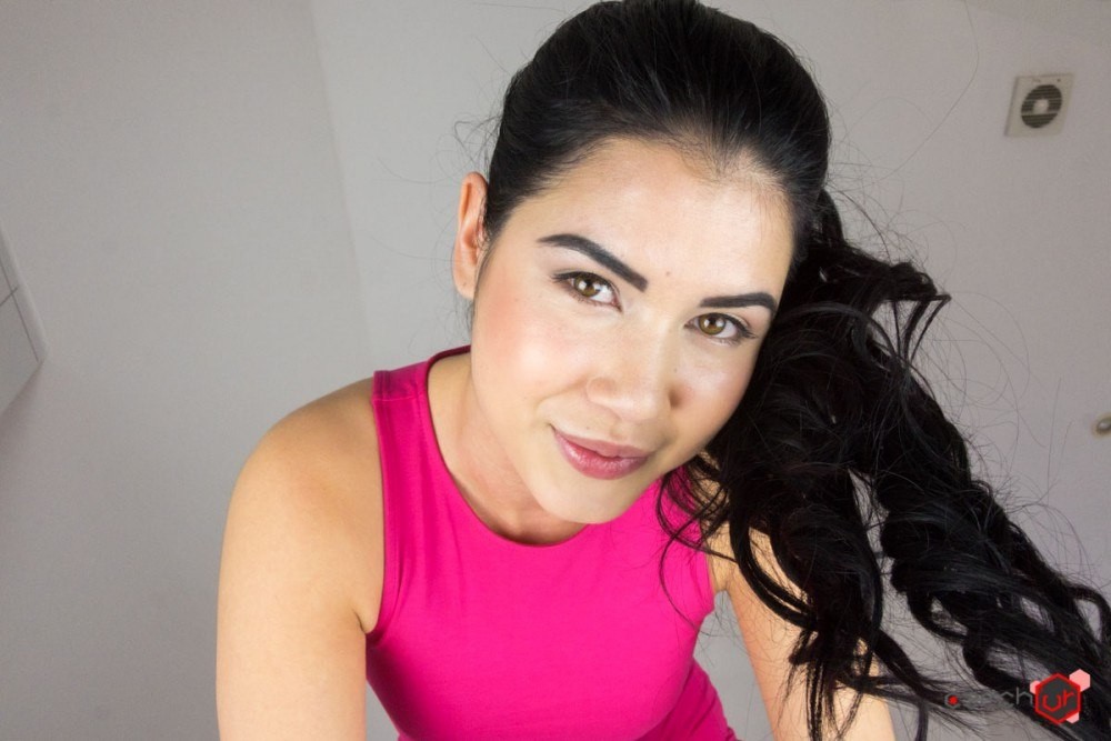 Lady Dee in Wild VR Pee Fetish Adventure