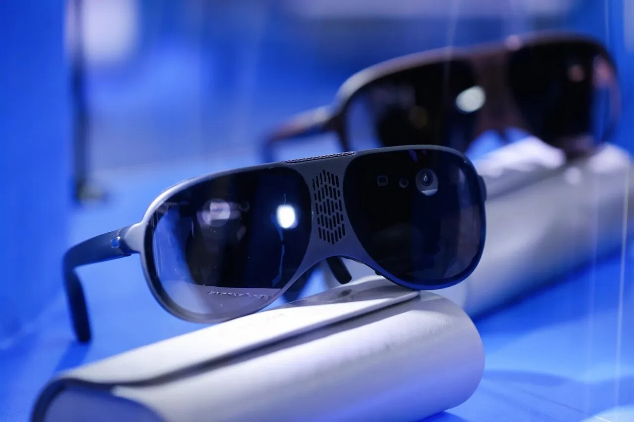 Chinese Chip Turns VR Bricks into Fuckable Glasses