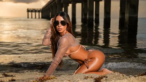 Pornstar Spotlight: Miss Lexa – The Canadian Seductress Dominating VR with Her Enhanced Curves!