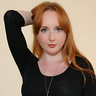 Daphne Red