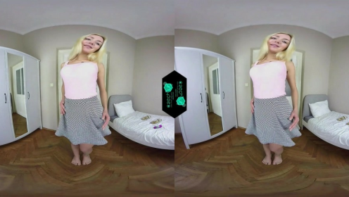 Victoria Puppy: Stunning Blonde Solo Show in VR