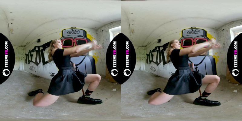 180Vr Blizard Dances And Shows Her Teenager Naked Body - Image 2