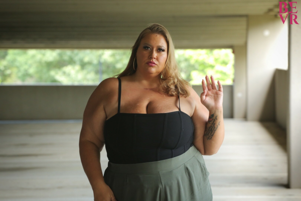 Veronica Jasmine: Curvy Solo Tease in 4K - Image 1