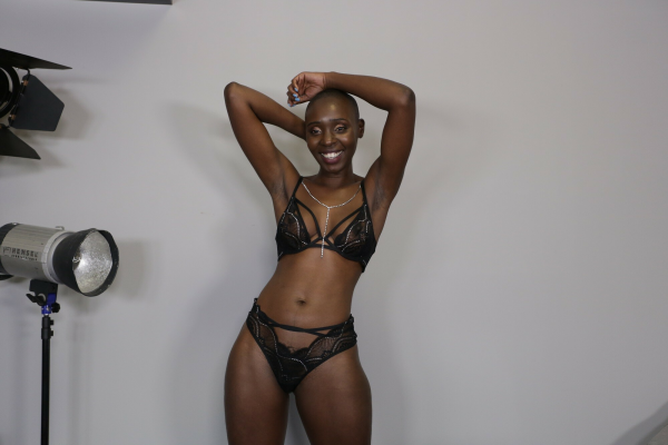 Zaawaadi's Sensual Solo in Stunning 4K VR - Image 2