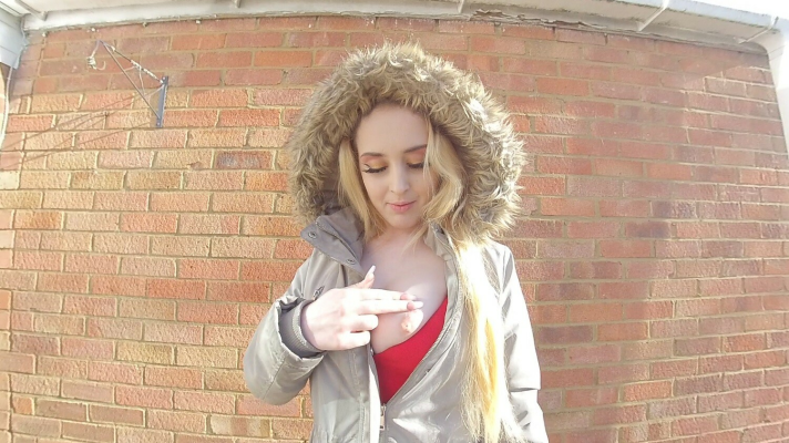 Ellie Louise Smoking Fetish in Stunning VR - Image 2