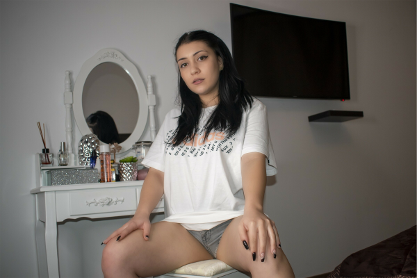 Eve Evian - Makeup & Masturbate - Image 2