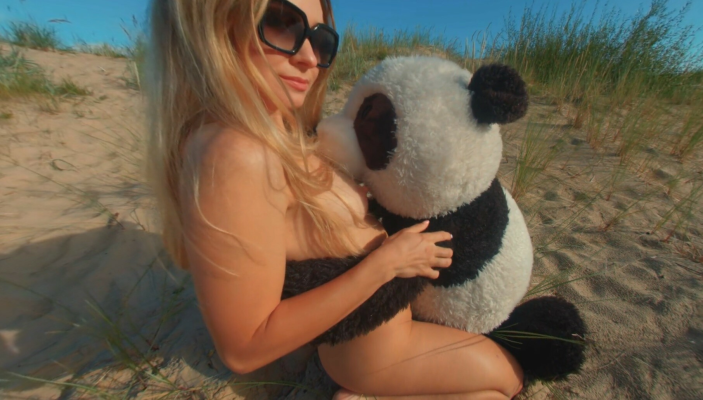 Stefani Kaleesy Beach Day in Poland - Image 6