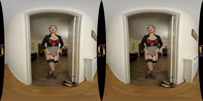 Ivory's Sensual Lingerie Lesson in 4K VR - Image 3