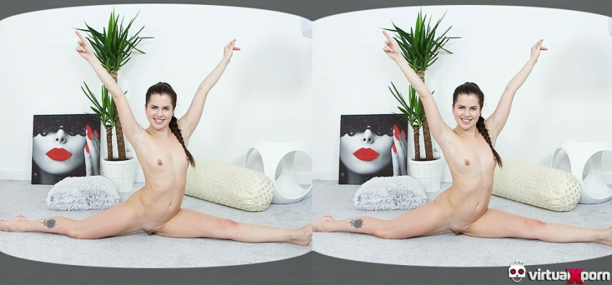 Cassie Fire Stretching in Sexy Solo Gymnast Show - Image 3