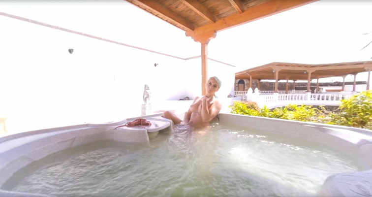 Chloe's Steamy Hot Tub Seduction in VR - Image 5
