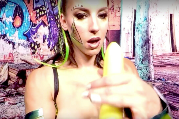 Victoria Daniels Solo Tease in Stunning 4K - Image 5